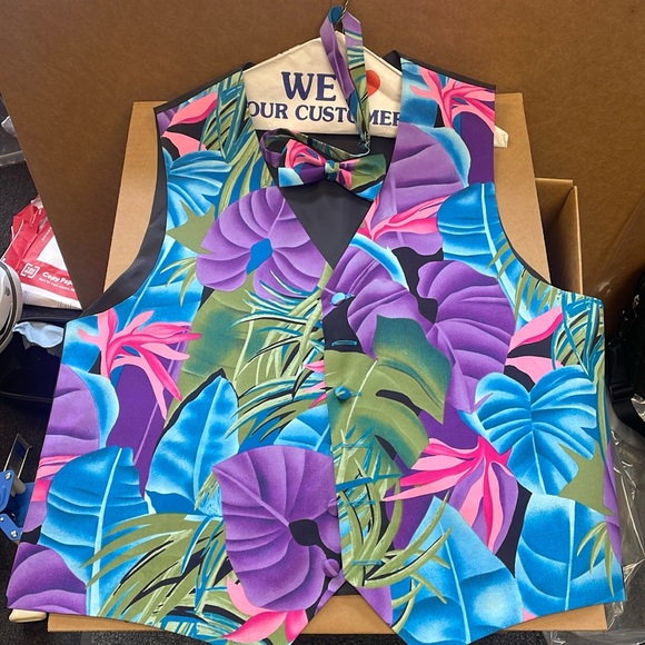 Tropical Jungle Vest and Bow Tie Size Large New - Picture 1 of 2